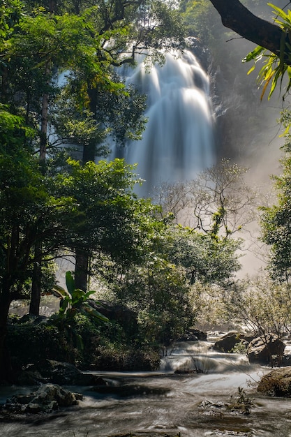 Parque Nacional Klonglan en Tailandia (cascada Klonglan)