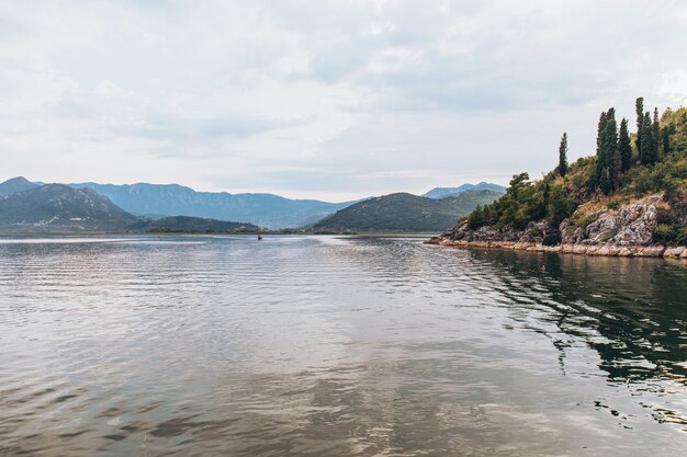 Parque Nacional Lago Skadar en Montenegro. Vistas de mauntains