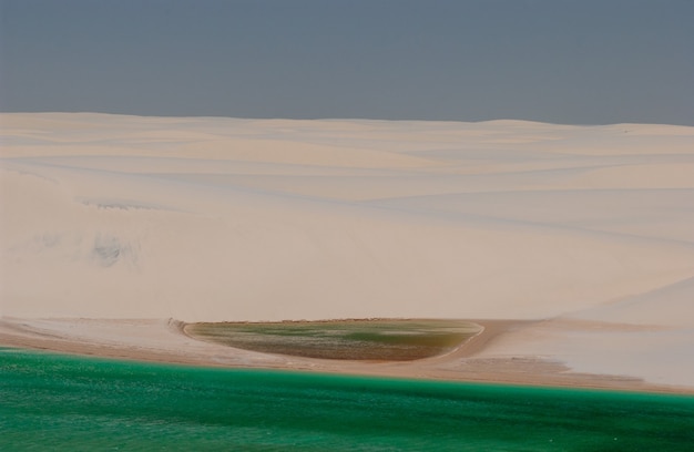 Foto parque nacional lencois maranhenses maranho brasil dunas de areia branca e lagoas sazonais