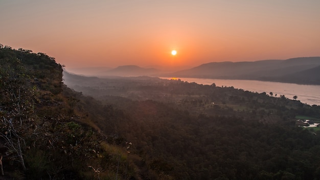 Parque nacional de Phatam con el río Mekong en Tailandia