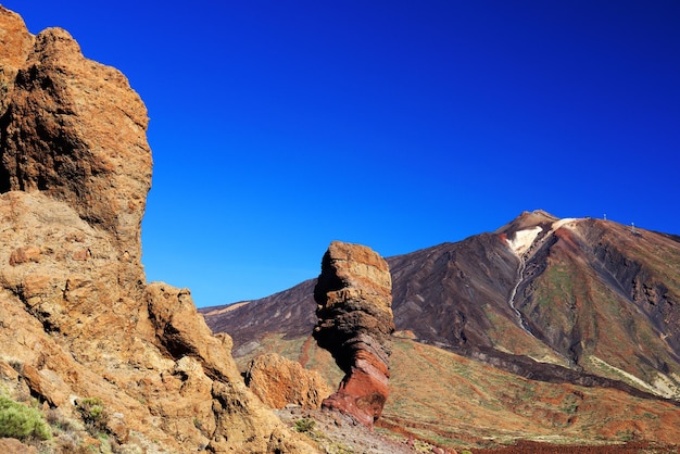 Foto el parque nacional del teide frente a un cielo azul claro