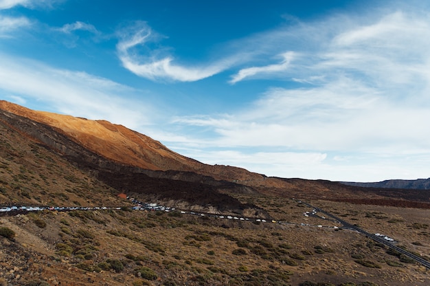 Parque Nacional del Teide. Hermosa vista del cráter del desierto de rocas de la montaña del volcán.