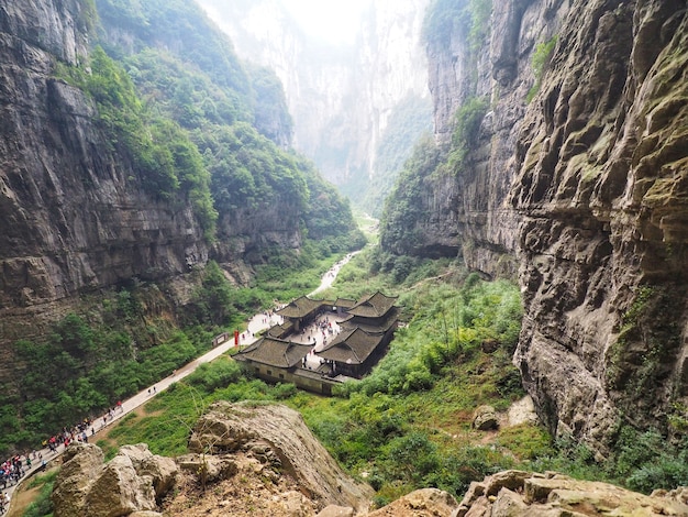 Foto parque nacional de wulong karst, sitio del patrimonio mundial de la unesco en chongqing, china.