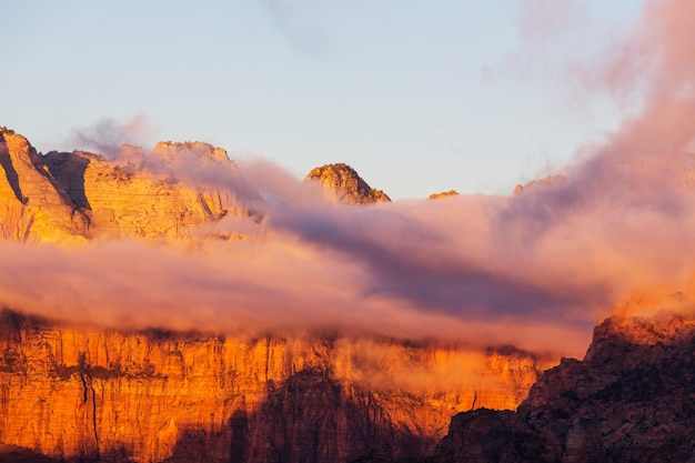 Parque Nacional Zion al amanecer. Utah, Estados Unidos