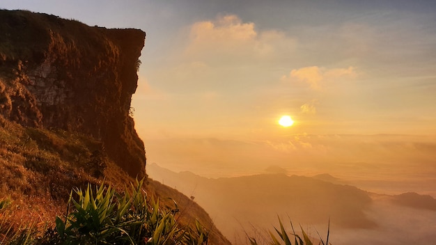 Parque natural da floresta de Phu Chi Fa paisagem em Chiang Rai a província mais setentrional de Thaila