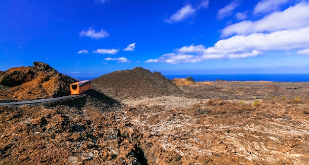 Parque natural de Lanzarote- Timanfaya con formaciones volcánicas únicas. Islas Canarias