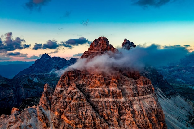 Parque Natural Nacional Tre Cime En Los Alpes Dolomitas. Hermosa naturaleza de Italia.