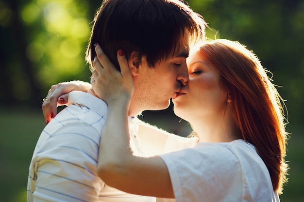 parque pareja masculina esposa la maternidad