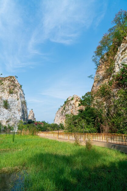 Parque de piedra Khao Gnu en Ratchaburi en Tailandia