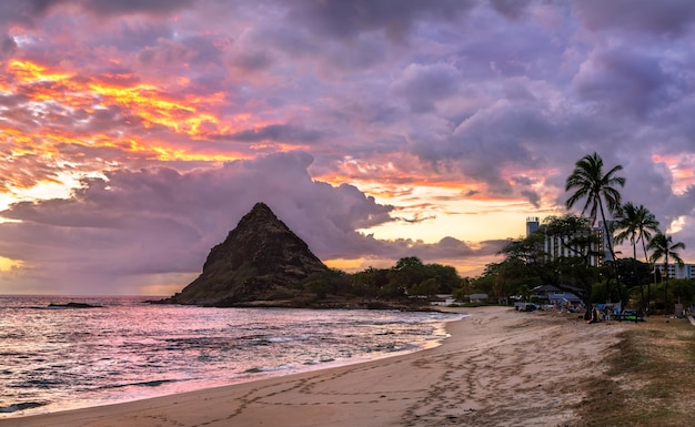 El parque de playa Mauna Lahilahi en Oahu, Hawai, Estados Unidos