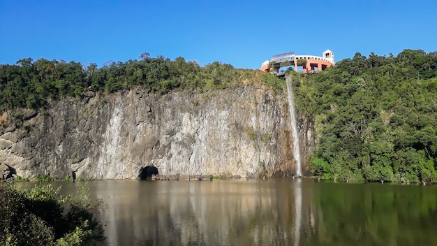 Parque Tangua em Curitiba, Brasil, ponto de vista e lago