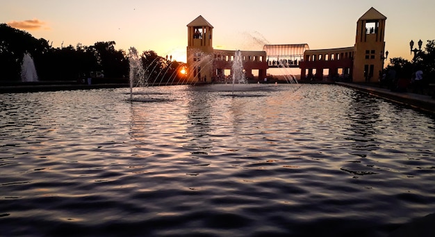 Parque tangua na fonte de água de curitiba brasil e o observatório panorâmico