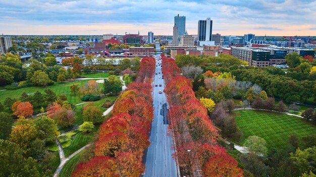 Foto parque urbano de outono aéreo e paisagem urbana ao nascer do sol