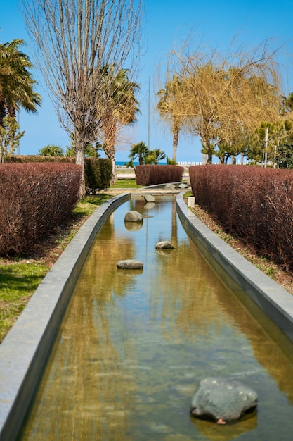 Parque urbano moderno e bem cuidado