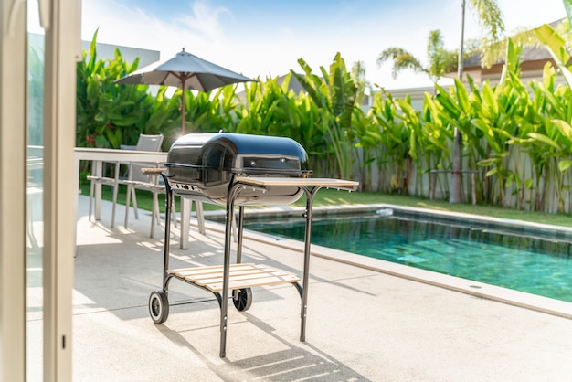 Parrilla de barbacoa en villas de piscina