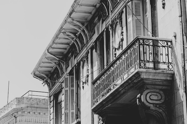 Parte del antiguo edificio colonial Foto en blanco y negro