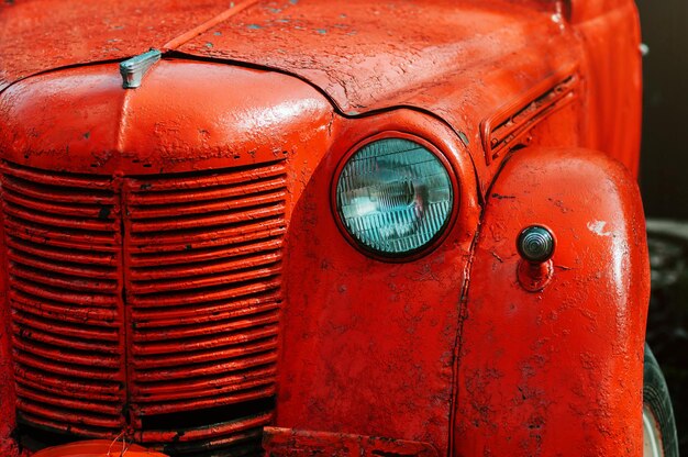 Parte de un coche viejo oxidado