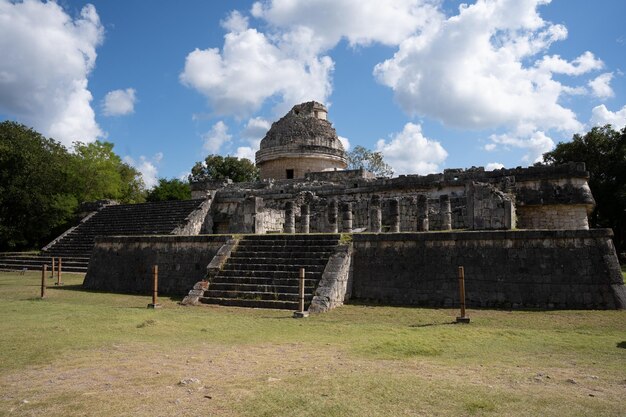 Foto parte da cidade maia de chichen itza, no méxico