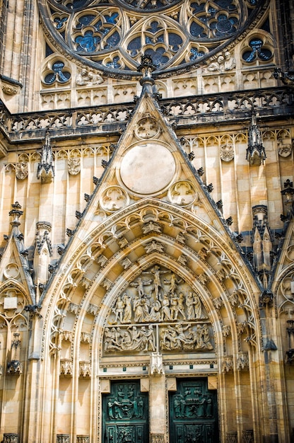 Foto parte da fachada da catedral de são vito