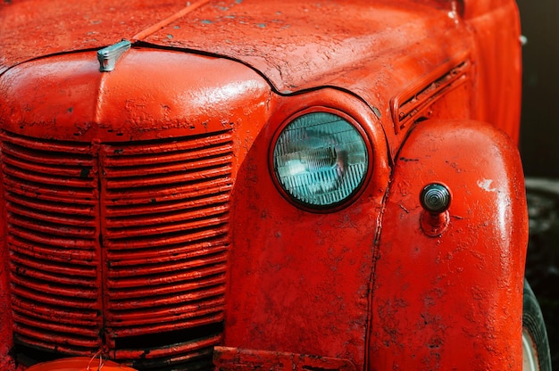 Parte de um carro velho enferrujado