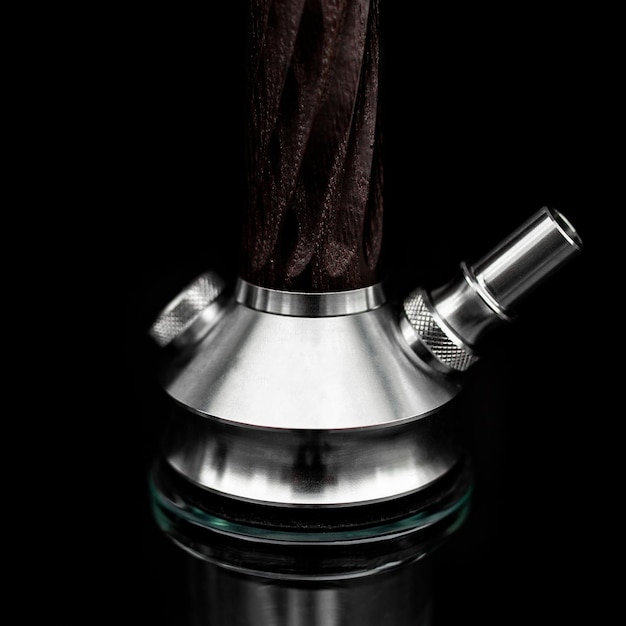 Foto parte del diseño moderno de la cachimba sobre un fondo negro