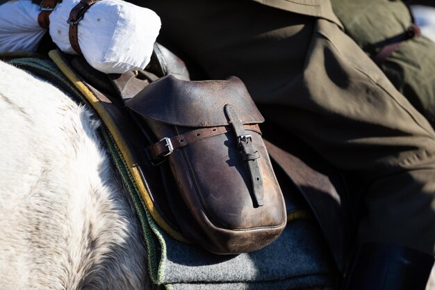 Foto parte del equipo de un soldado a caballo