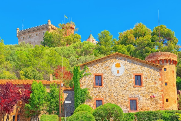 Parte histórica da pequena cidade nos arredores de BarcelonaCastelldefels Catalunha Espanha