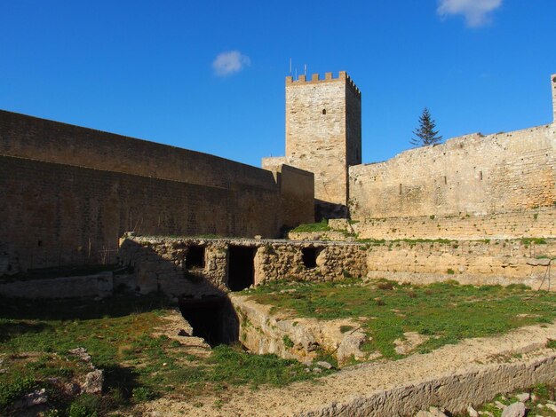 Parte interior del castillo medieval de Lombardía en la ciudad de Enna Sicilia Italia