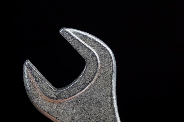 Parte de una llave de metal para reparación y construcción.