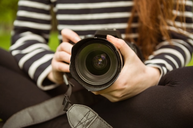 Parte média do fotógrafo feminino