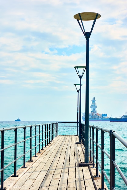 Parte del muelle junto al mar en Limassol, Chipre - Paisaje