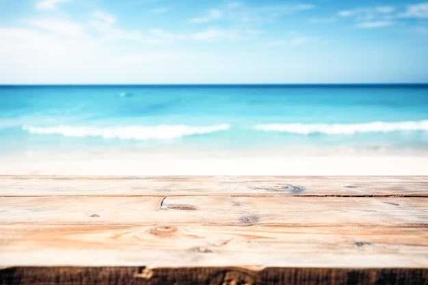 Parte superior de la mesa de madera con paisaje marino borroso mar en calma y cielo en el fondo de la playa tropical Mesa vacía lista para el montaje de exhibición de su producto