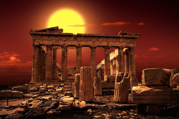 Partenón en la Acrópolis de Atenas Grecia Es un hito superior de Atenas Vista panorámica del famoso templo al atardecer