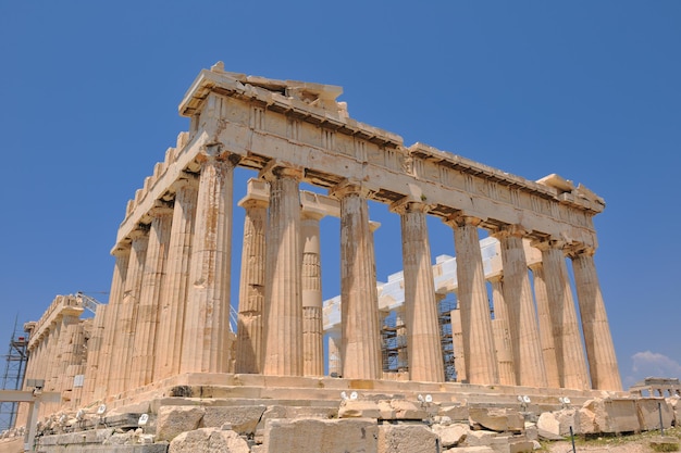 Foto partenón famoso destino turístico europeo en grecia atenas