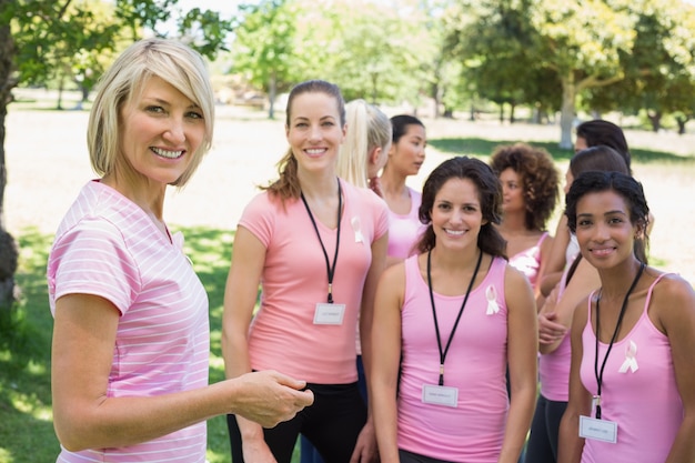 Participantes confiados en la campaña de cáncer de mama