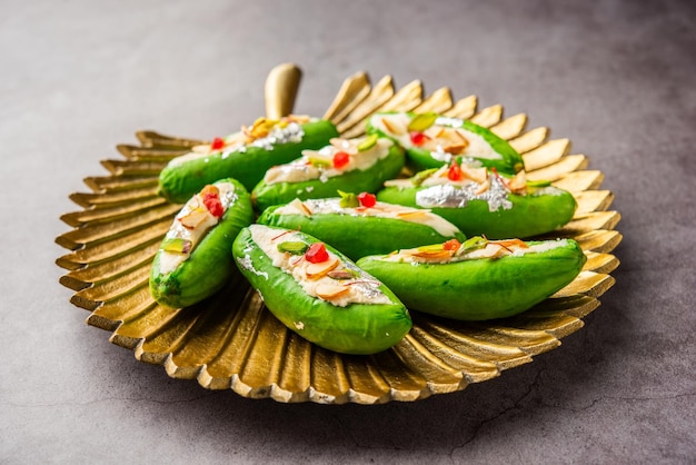 Parwal Mithai é um doce popular do norte da Índia chamado Parval Pak feito com cabaça pontiaguda e khoya