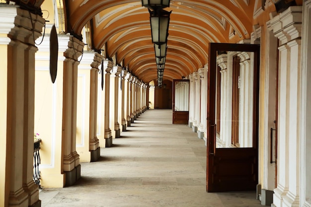 Pasaje vacío del edificio