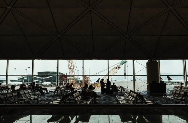 Pasajeros en la zona de espera del aeropuerto