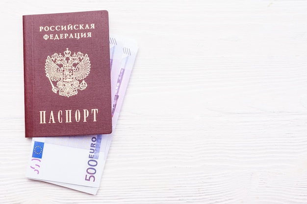 Pasaporte ruso con dinero