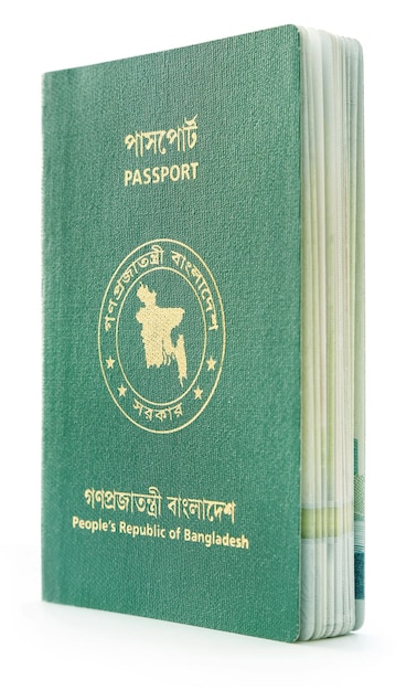 Pasaportes de Bangladesh sobre fondo blanco.