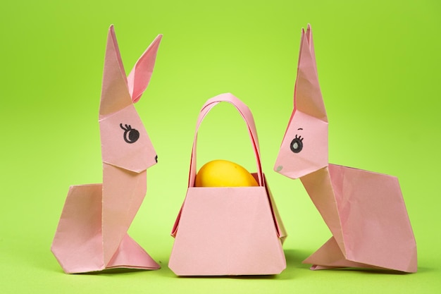 Páscoa origami dois coelhinhos de papel e um ovo