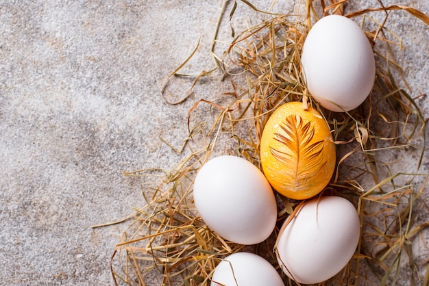 Pascua pintada huevo de gallina de oro