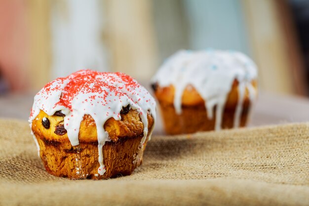 Pascua tradicional ucraniano decorado pastel paska, kulich