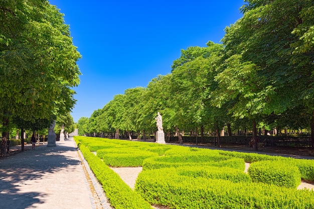 Paseo Argentina en el Parque del Buen Retiro (Parque de El Retiro) - el más grande y hermoso de los parques de Madrid.