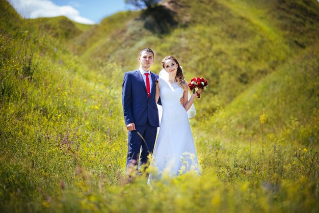 Paseo de bodas en la naturaleza