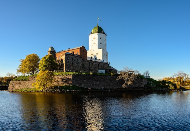 Paseo de un día de otoño por la ciudad de Vyborg Castillo de Vyborg Castillo de Vyborg castillo medieval en la ciudad de Vyborg