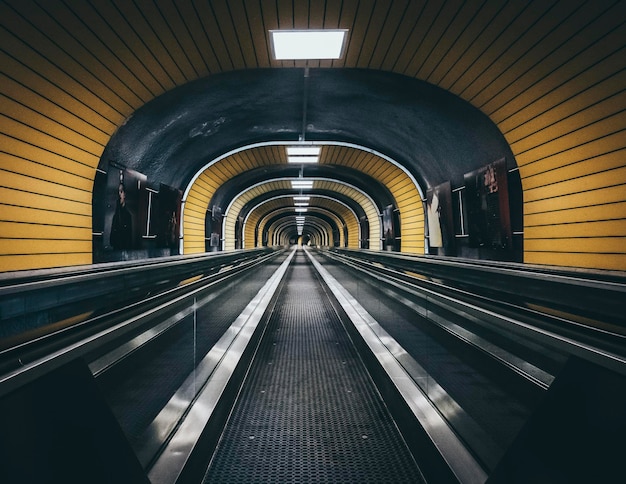 Foto paseo de la fama conexión peatonal entre la estación del teleférico y el centro de ischgl