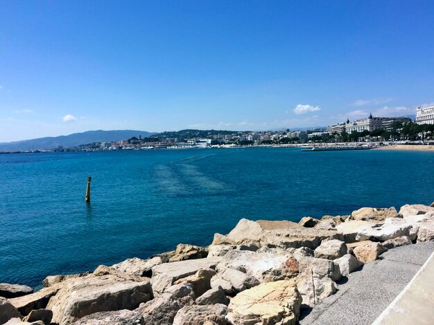 El paseo marítimo de Cannes Riviera francesa el mar