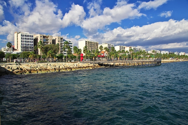 El paseo marítimo de Limassol Chipre