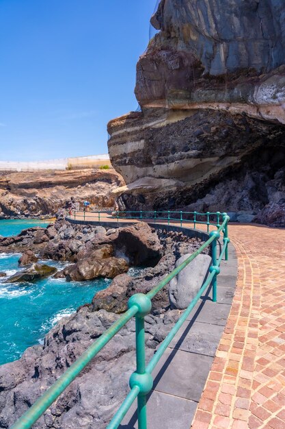 Paseo marítimo de la playa de Abama, en la costa oeste de Tenerife, Islas Canarias